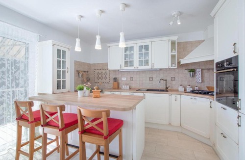 Neoric House | Nice home in Muc w/ Outdoor swimming pool and 4 Bedrooms
