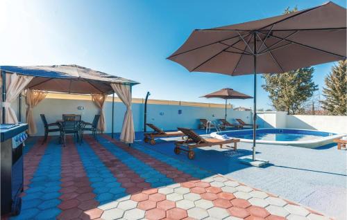 Murvica House | Nice Home In Murvica With Kitchen