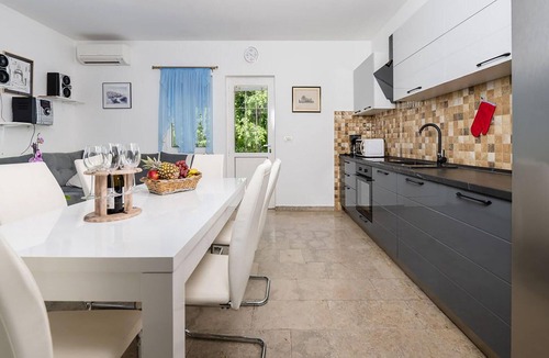 Zupanici House | Nice home in Nedescina