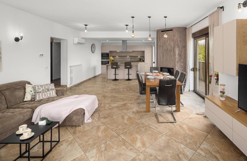 Nova Vas House | Nice home in Nova Vas