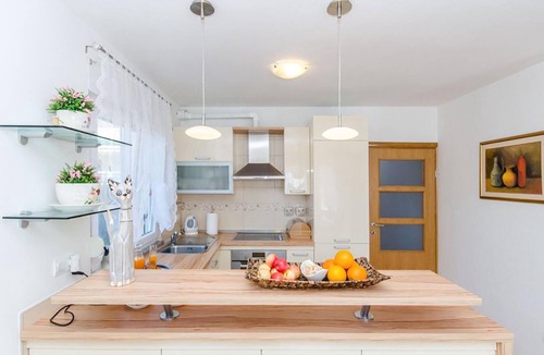 Primorski Dolac House | Nice home in Primorski Dolac