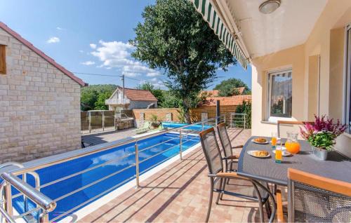 Primorski Dolac House | Nice Home In Primorski Dolac