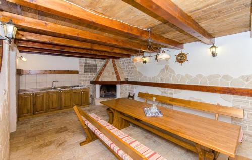Primorski Dolac House | Nice Home In Primorski Dolac