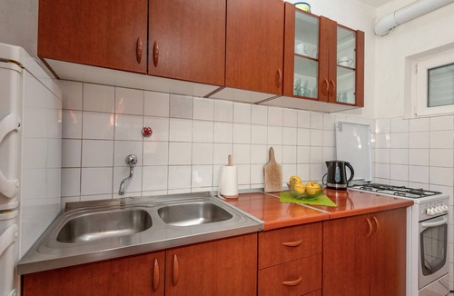 Rascane House | Nice home in Rascane with jacuzzi