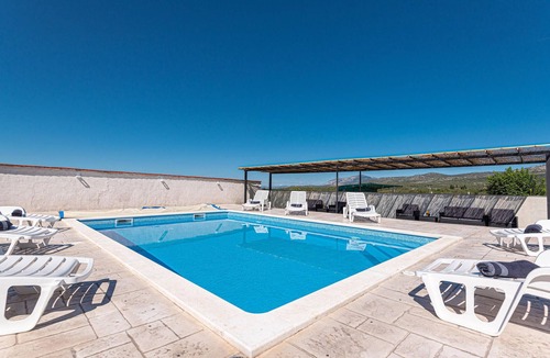 Oklaj House | Nice home in Sedramic with outdoor swimming pool