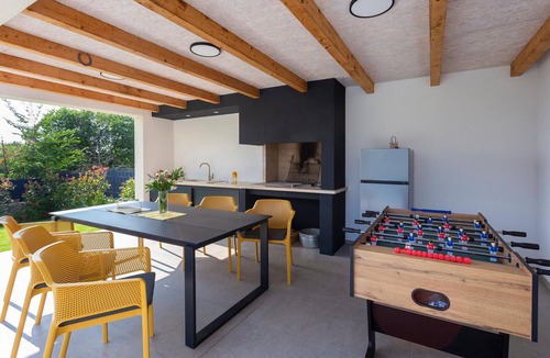 Smoljanci House | Nice home in Smoljanci with private swimming pool, can be inside or outside