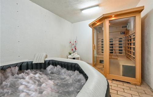 Sveti Ivan Zelina House | Nice Home In Susobreg