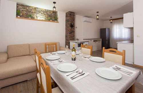 Trilj House | Nice home in Tijarica