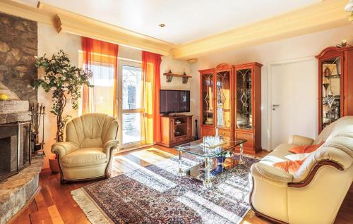 Velic House | Nice Home In Velic- Trilj
