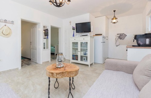 Zdrelac House | Nice home in Zdrelac with WiFi