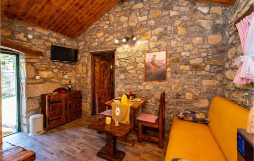 Benkovac House | Nice Home In Zelengrad