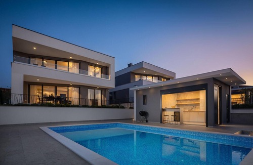 Zidarici House | Nice home in Zidarici