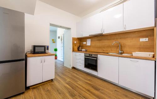 Zlobin House | Nice Home In Zlobin With Sauna