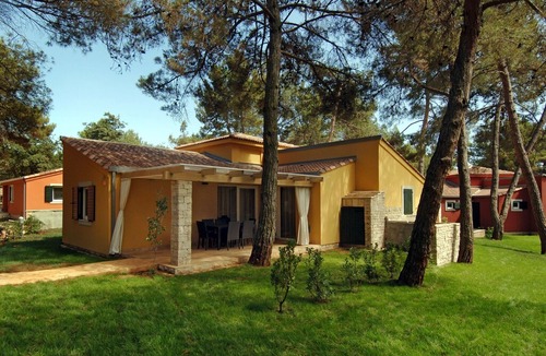 Monterol Villa | Nice traditional villa with a terrace and WiFi 2km from Umag