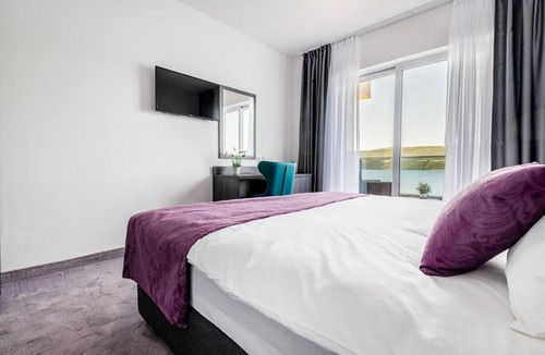 Neum House | Novum-Hotel - Deluxe Double Room with Balcony and Sea View 1