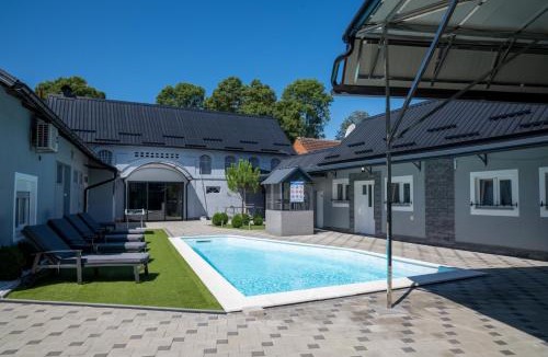 Staro Petrovo Selo Villa | Oaza Mira LAZE
