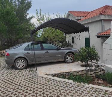 Cove Osibova (Milna) House | Obiteljska kuća za odmor Futura