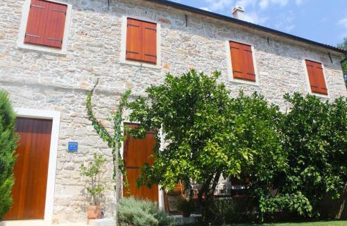 Sveti Filip i Jakov Apartment | Old house