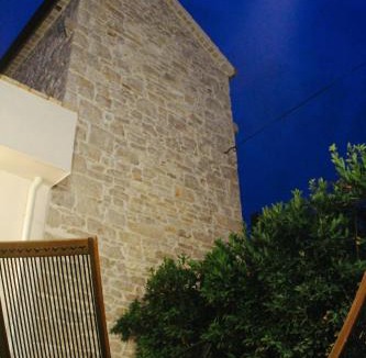 Sveti Filip i Jakov Apartment | Old house