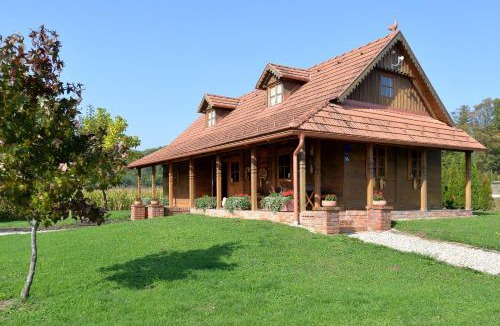 Marusevec House | Old Oak House with pool