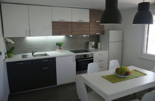Topid House | Old renovated house with private swimming pool, romantic, quiet, family friendly