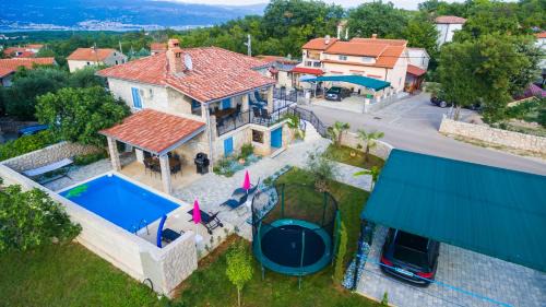 Polje Apartment | Old Stone House Apartment With A Heated Pool