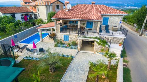 Polje Apartment | Old Stone House Apartment With A Heated Pool