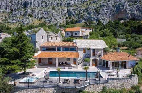 Jesenice Villa | Old stone Villa Saint Anthony