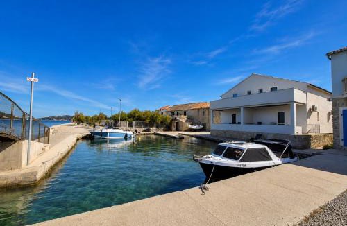 Betina House | On The Sea