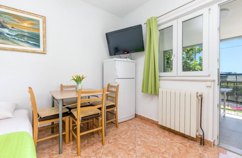 Kastel Novi Apartment | One bedroom apartment with terrace and sea view Kaštel Štafilić, Kaštela (A-21948-c)