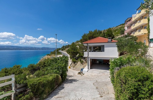 Ruskamen Apartment | One bedroom apartment with balcony and sea view Lokva Rogoznica, Omiš (A-23105-b)