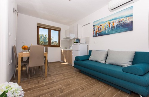 Veliki Drvenik Apartment | One bedroom apartment with a swimming pool Drvenik Veliki, Drvenik (A-16377-a)
