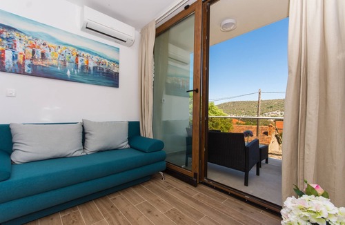 Veliki Drvenik Apartment | One bedroom apartment with a swimming pool Drvenik Veliki, Drvenik (A-16377-a)