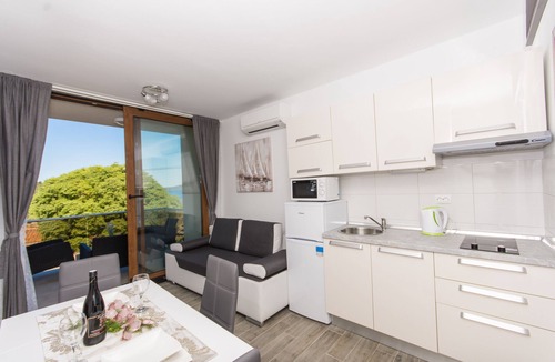 Veliki Drvenik Apartment | One bedroom apartment with a swimming pool Drvenik Veliki, Drvenik (A-16377-c)