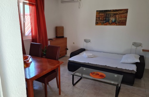 Gornji Karin Apartment | One bedroom apartment with balcony Gornji Karin, Novigrad (A-21514-a)