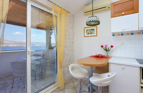 Okrug Donji Apartment | One bedroom apartment near beach Okrug Donji, Čiovo (A-12502-b)