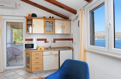 Okrug Donji Apartment | One bedroom apartment near beach Okrug Donji, Čiovo (A-12502-a)