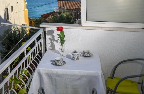 Businci Apartment | One bedroom apartment with balcony and sea view Mavarštica, Čiovo (A-25405-a)