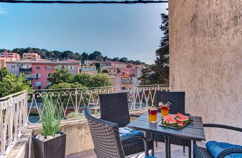 Cove Murtar Apartment | One bedroom apartment with terrace Mali Lošinj, Lošinj (A-19618-a)