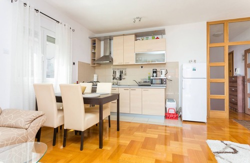 Seget Donji Apartment | One bedroom apartment with terrace and sea view Seget Donji, Trogir (A-21374-a)