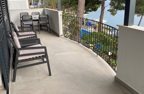 Cove Murtar Apartment | One bedroom apartment with terrace and sea view Mali Lošinj, Lošinj (A-3444-a)