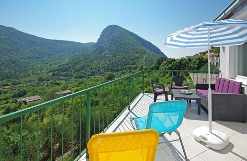 Omis Apartment | One bedroom apartment with terrace Podašpilje, Omiš (A-11708-a)