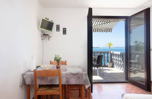 Drage Apartment | One bedroom apartment with terrace and sea view Drage, Biograd (A-19189-a)