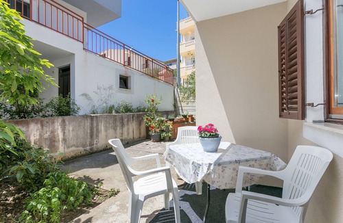 Podstrana Apartment | One bedroom apartment with terrace Podstrana, Split (A-17586-b)