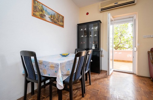 Posedarje Apartment | One bedroom apartment with terrace Posedarje, Novigrad (A-21123-c)