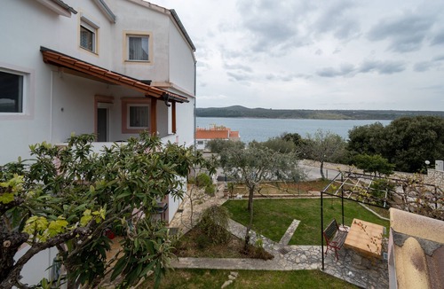 Posedarje Apartment | One bedroom apartment with terrace Posedarje, Novigrad (A-21123-c)