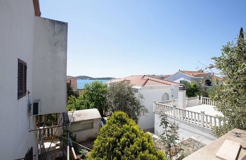 Podglavica Apartment | One bedroom apartment near beach Stupin Čeline (Rogoznica) (A-21043-b)