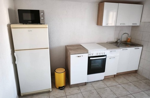 Podglavica Apartment | One bedroom apartment near beach Stupin Čeline (Rogoznica) (A-21043-c)