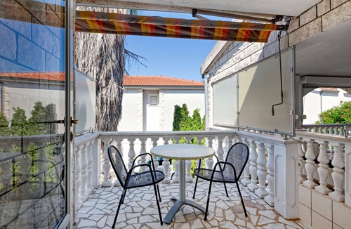 Rogoznica Apartment | One bedroom apartment near beach Rogoznica (A-23414-b)
