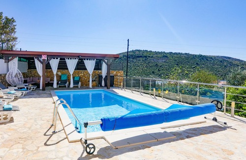 Podglavica Apartment | One bedroom apartment with a swimming pool Stupin Čeline, Rogoznica (A-23257-c)